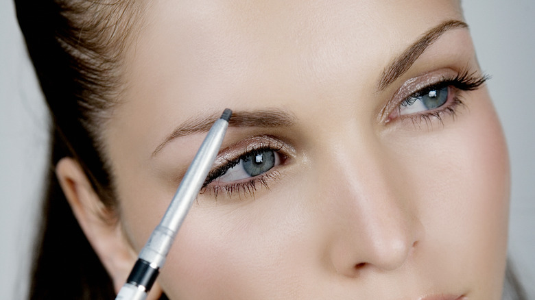 woman darkening eyebrows