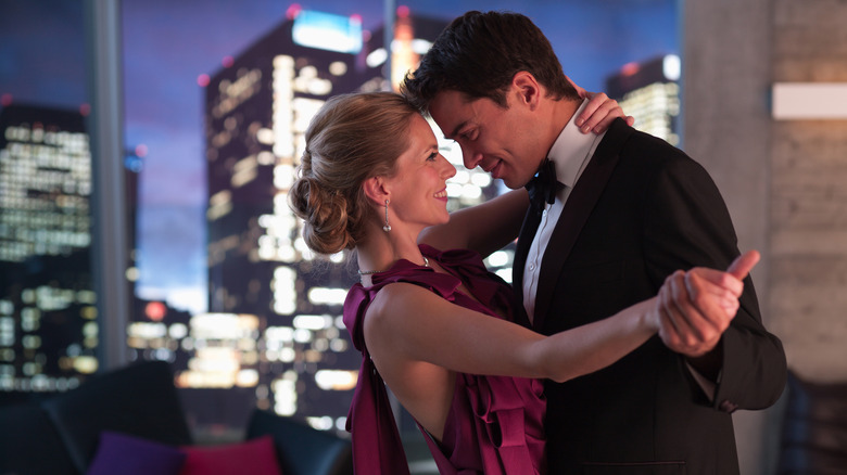 couple dancing on rooftop