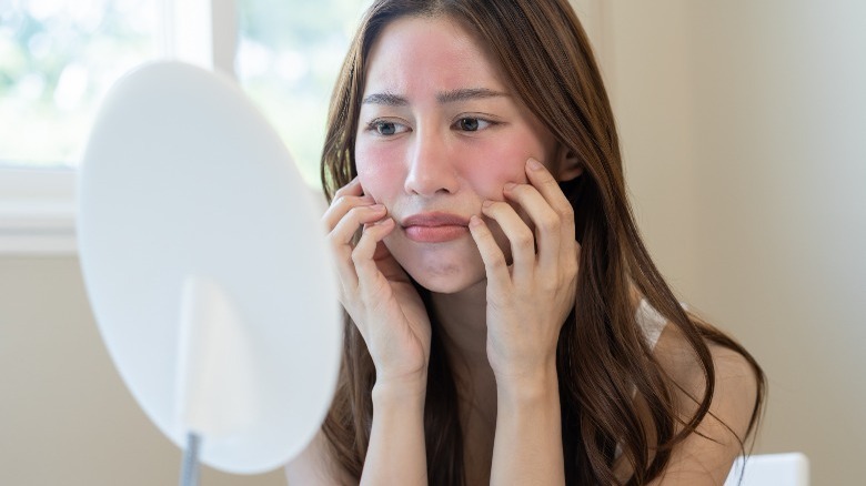 Woman with red itchy face