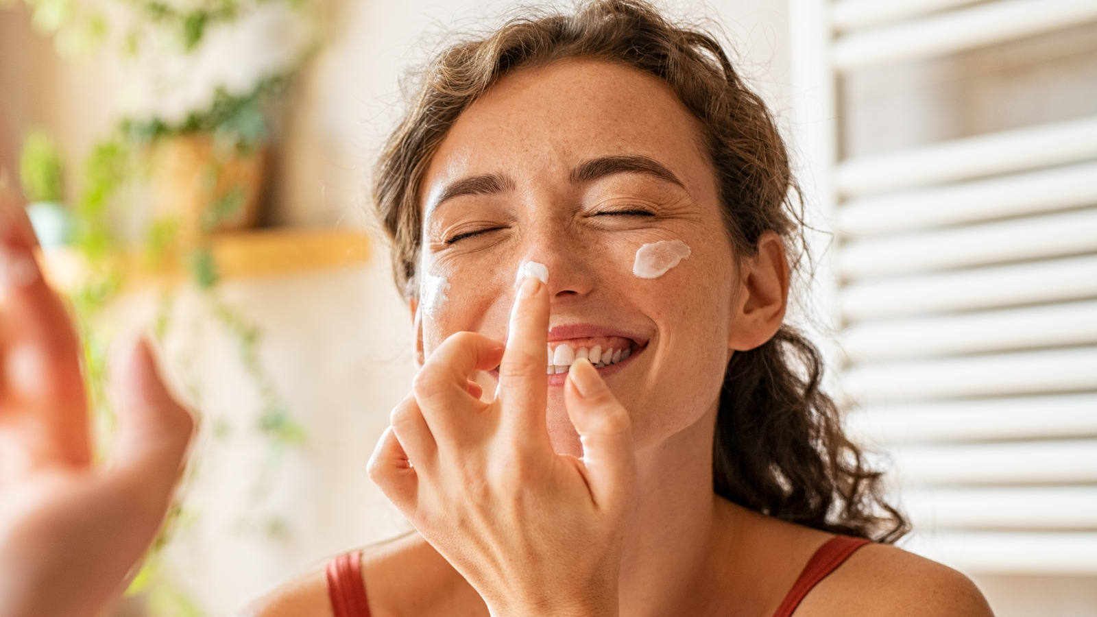 If You Have Combination Skin, Then This Moisturizing Technique Is For You