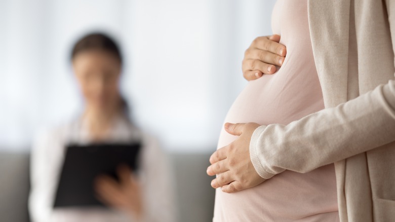 A pregnancy woman with doctor