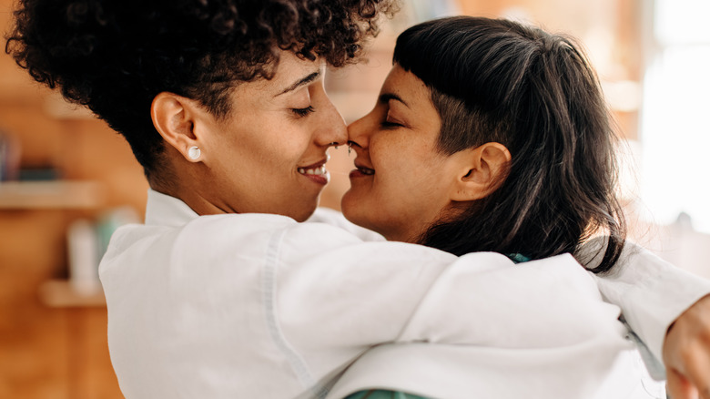 couple kissing