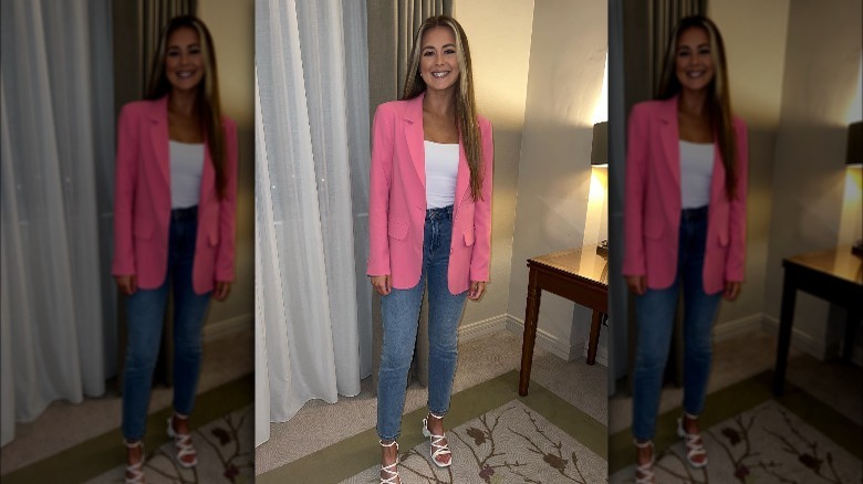 Woman wearing jeans, blazer, heels