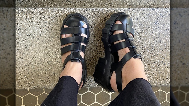 Black jelly sandals