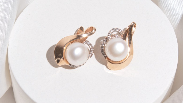 Unconventional pearl earrings