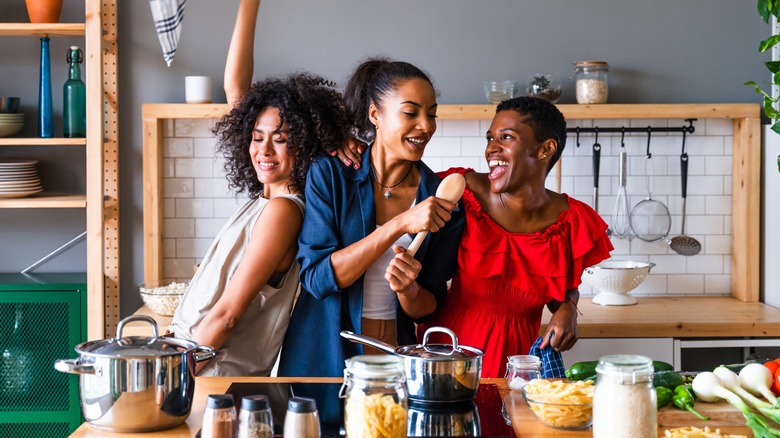 friends cooking together