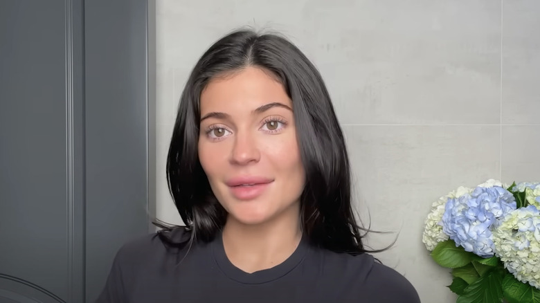 Kylie Jenner without makeup in video