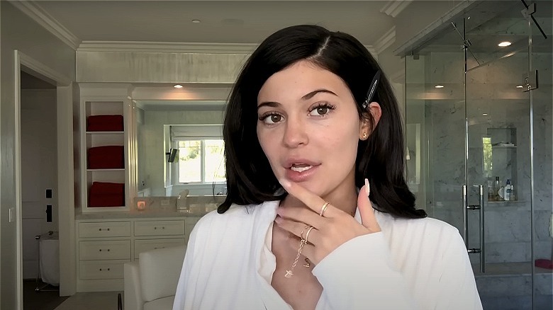 Kylie Jenner without makeup in tutorial