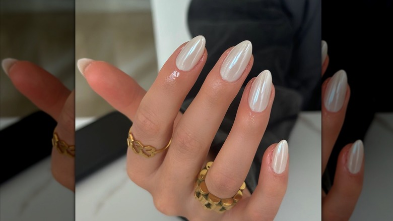 vanilla smokey chrome nails