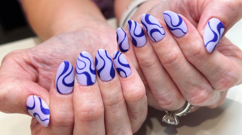 dark purple swiggles on lavender nails