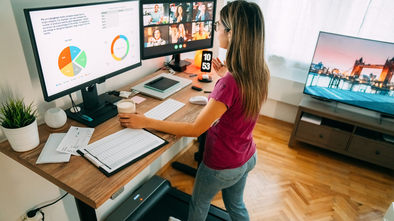 Woman working in home office 