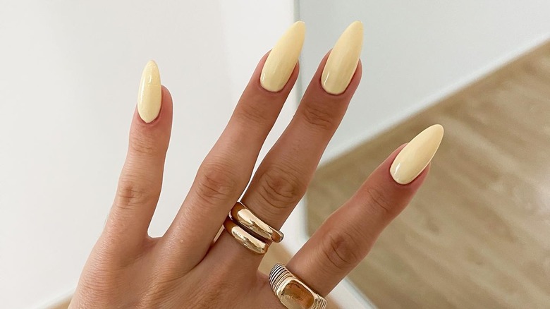 pastel yellow manicure