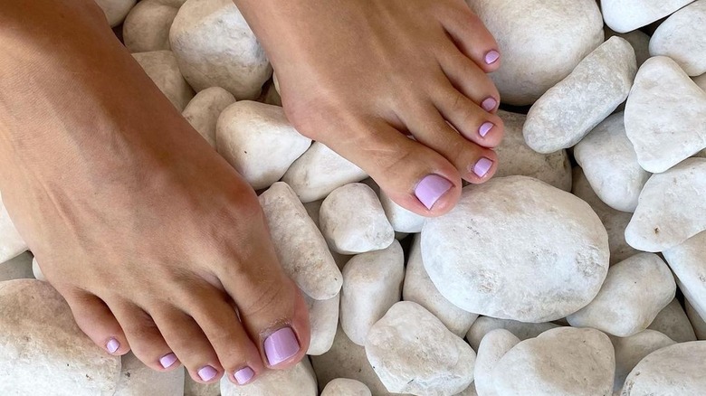 Pastel purple lilac pedicure 