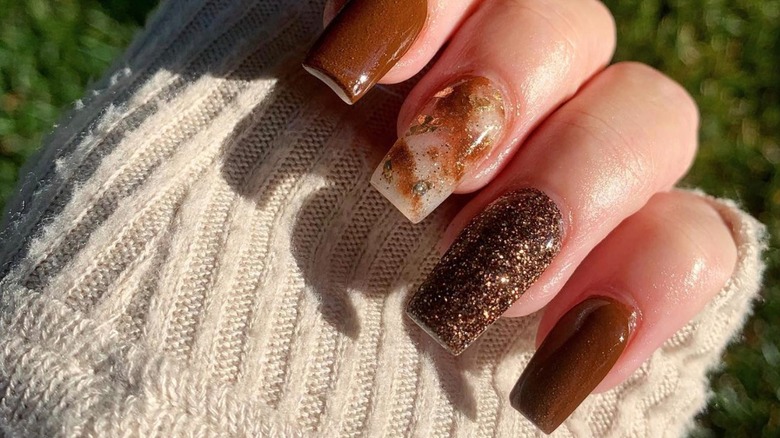 iced coffee nails with one marble nail