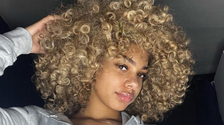 A woman with linen blond curly hair