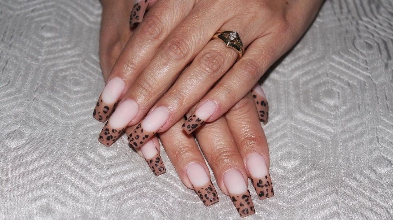 Linen nail leopard print French tips