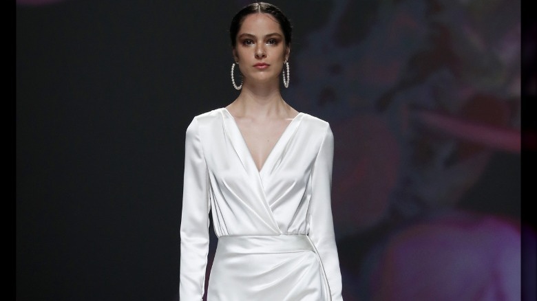 model walking for Barcelona Bridal Week