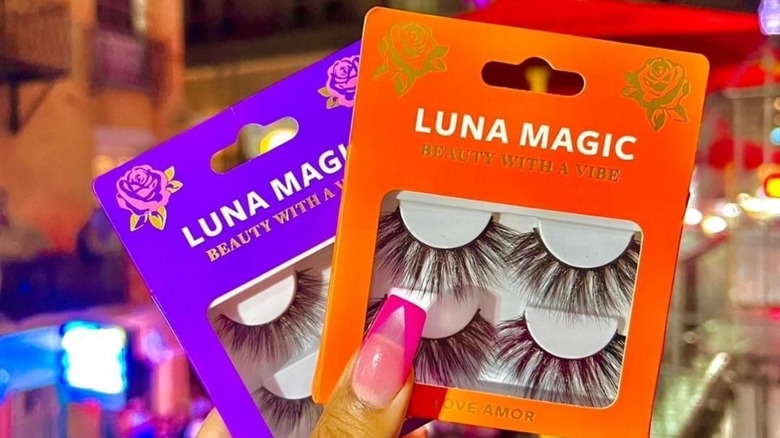 Luna Magic fake eyelashes