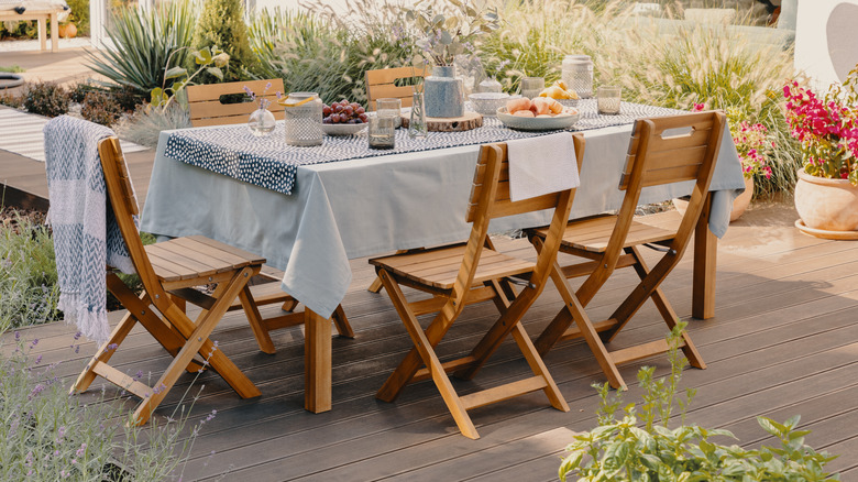 outdoor dining set of wood