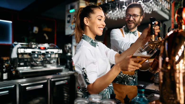 bartenders working together 