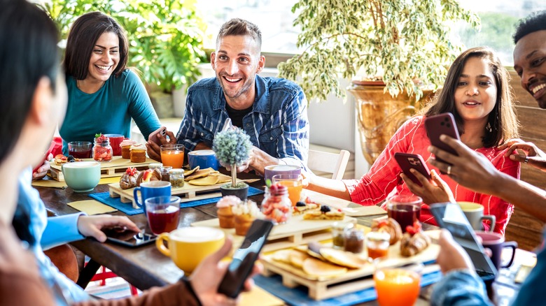 friends eating brunch outside