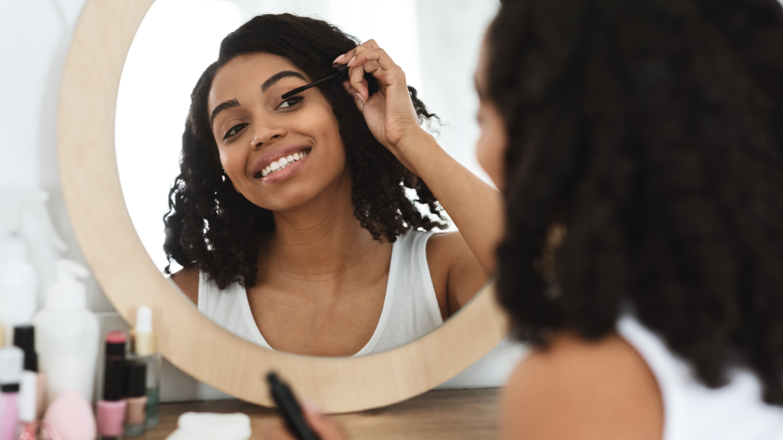 Mascara Wands: The Difference Between Brush Types