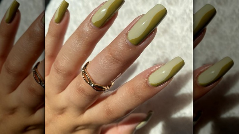 green and cream fingernails