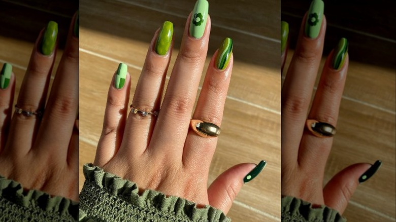 fingernails with green designs