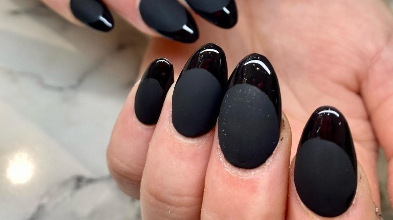 black matte and glossy manicure 