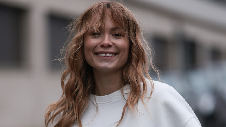 Mermaid haircut with wavy bangs