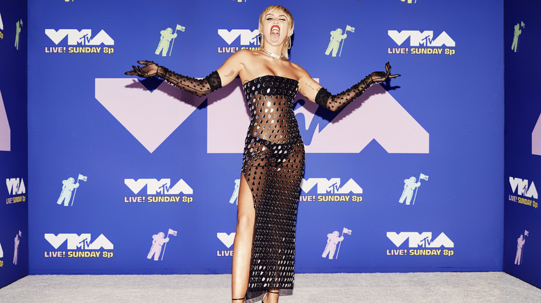 miley cyrus wearing mirror dress at 2020 vmas