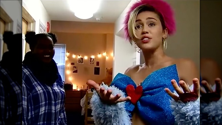 miley cyrus wearing bow shirt in dorm room