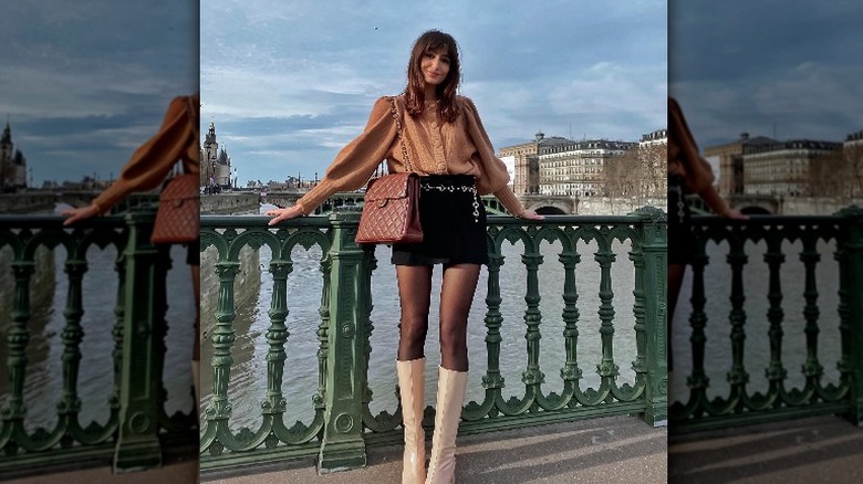 woman wearing black mini skirt