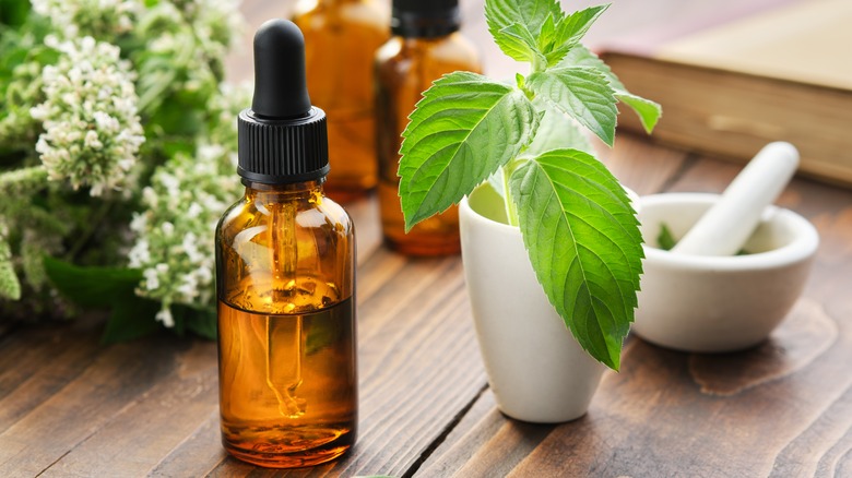 Peppermint essential oil 