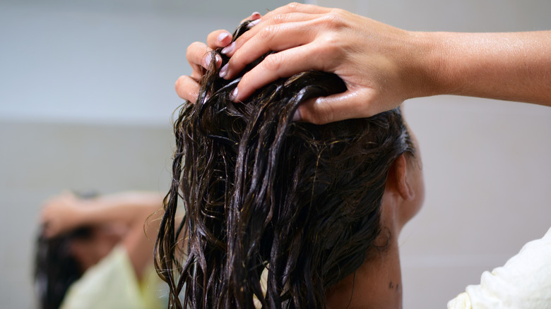 Person using hair mask