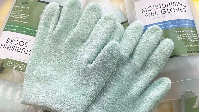 teal spa moisturizing gloves