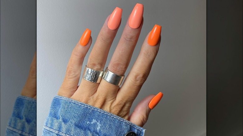 Peach orange monochrome manicure