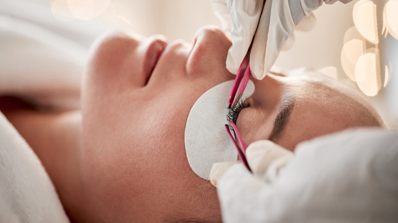 Woman getting lash extensions