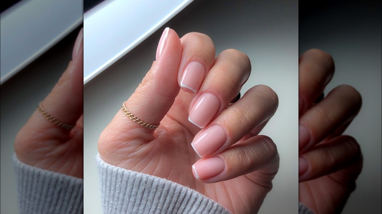 Nails with thin French tips