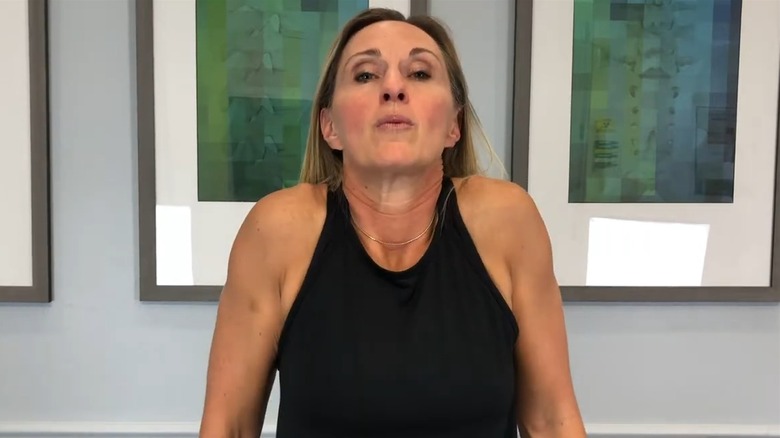 Shoulder shrug demonstration 