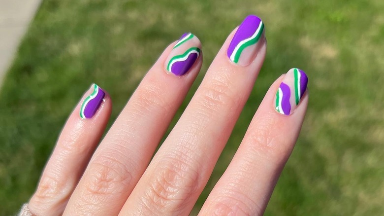 Wimbledon-inspired negative space manicure