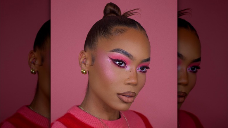 Pink neon makeup look