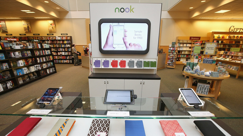 barnes & noble nook models