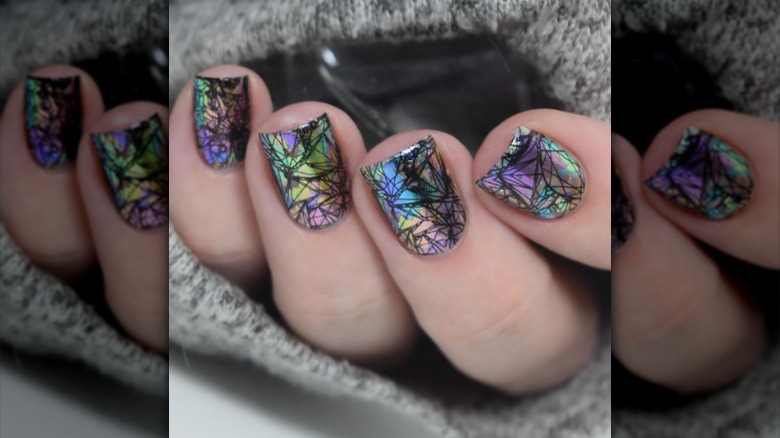 Cracked oil-slick nails