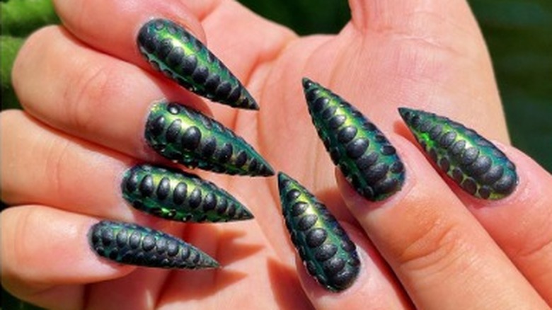 Dragon claw nails