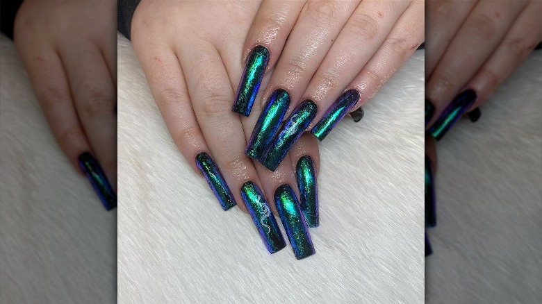 Snake oil-slick nails