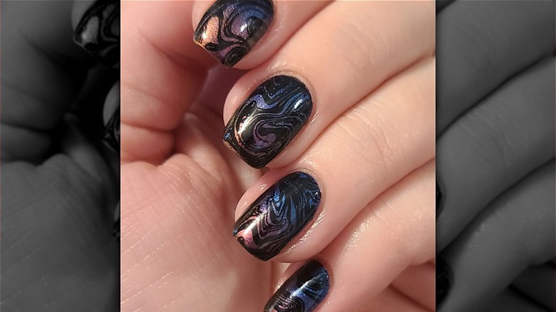 Swirling oil-slick nails