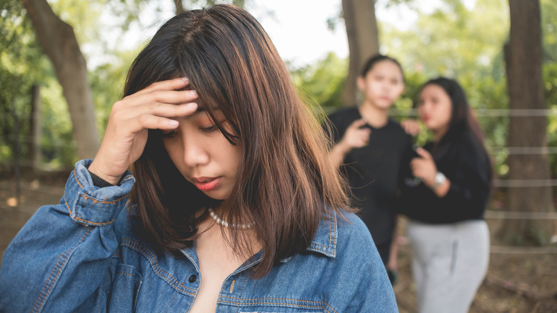 woman leaving bad friends