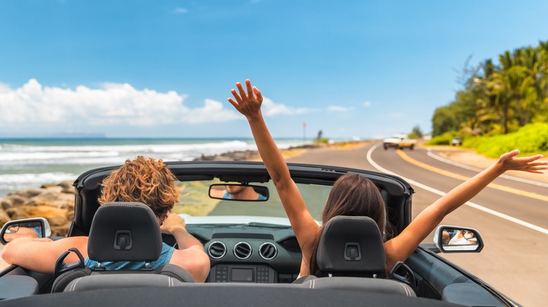 couple in convertible