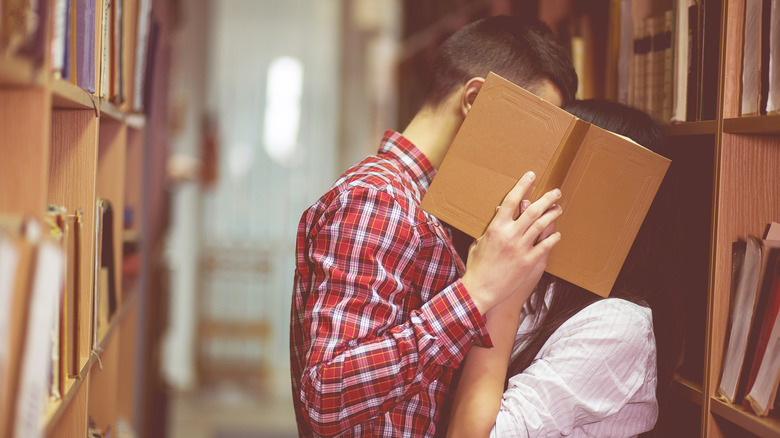 couple kissing in library